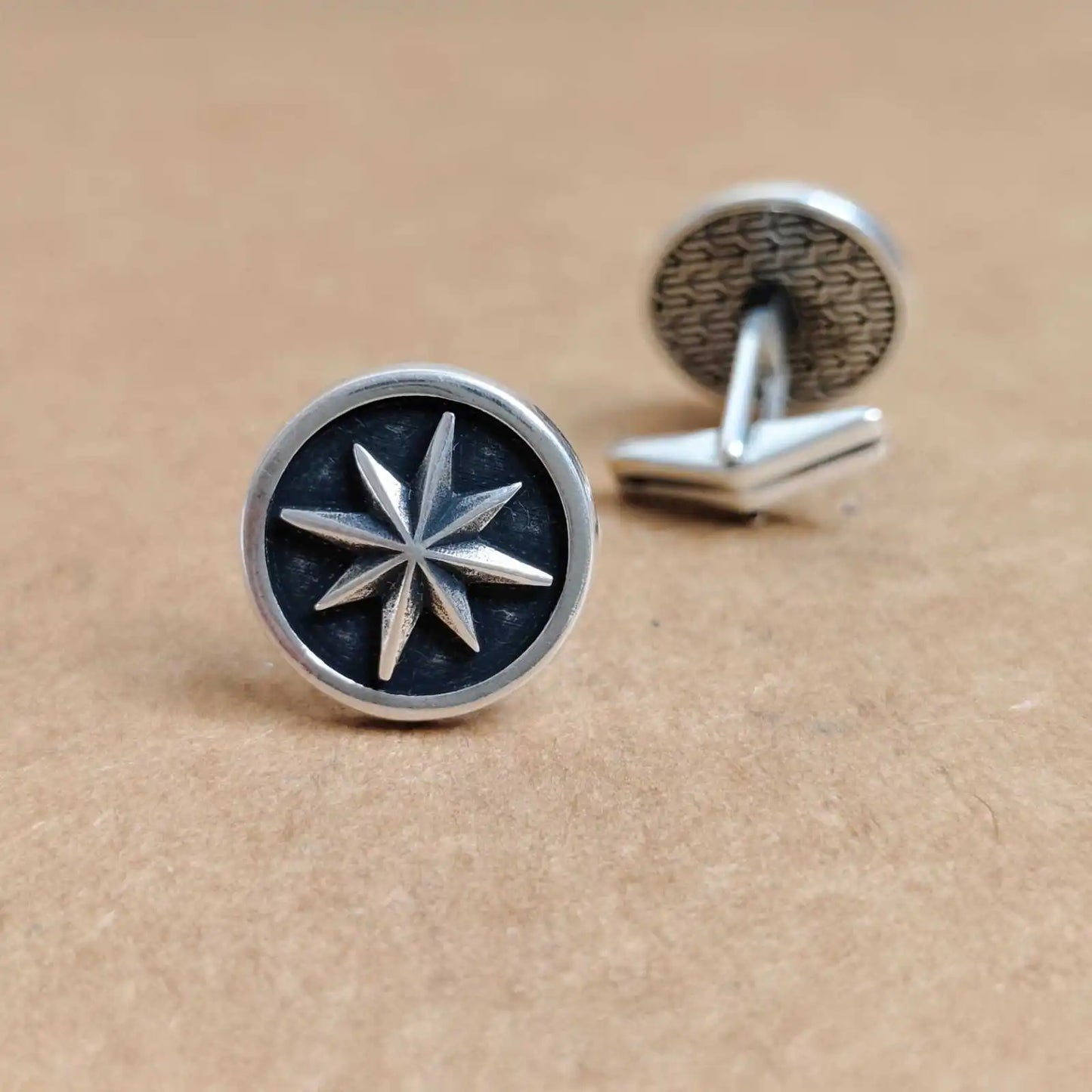 Sharp Gentleman Cufflink Pair For Men