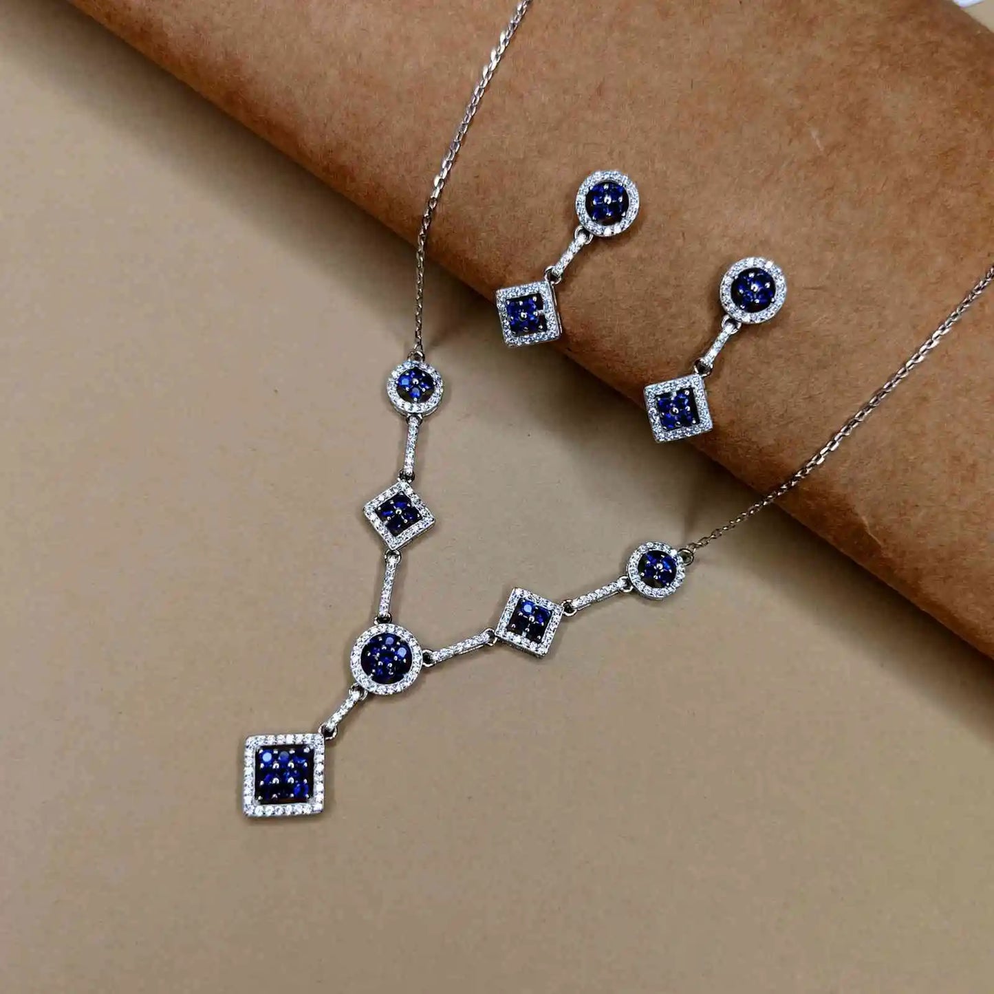 Solo Travel Soft Girl Necklace Set