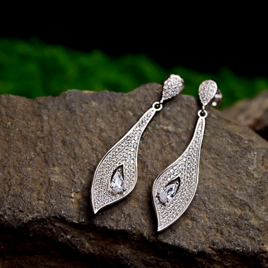 College Everyday Glam Drop Earring